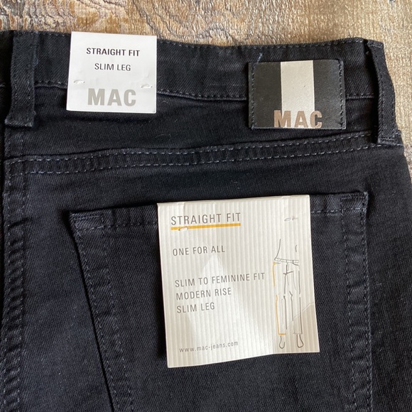 * SOLD* Mac Jeans | Straight Fit , Slim Leg , Kick Fringe Jeans - Picture 7 of 9